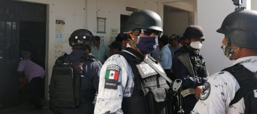 La fiscalía de Oaxaca confirmó la muerte de al menos 13 hombres y 2 mujeres en la...