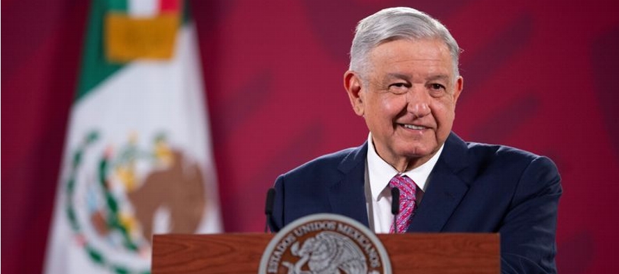 El anuncio de Andrés Manuel López Obrador se produce en medio de una...