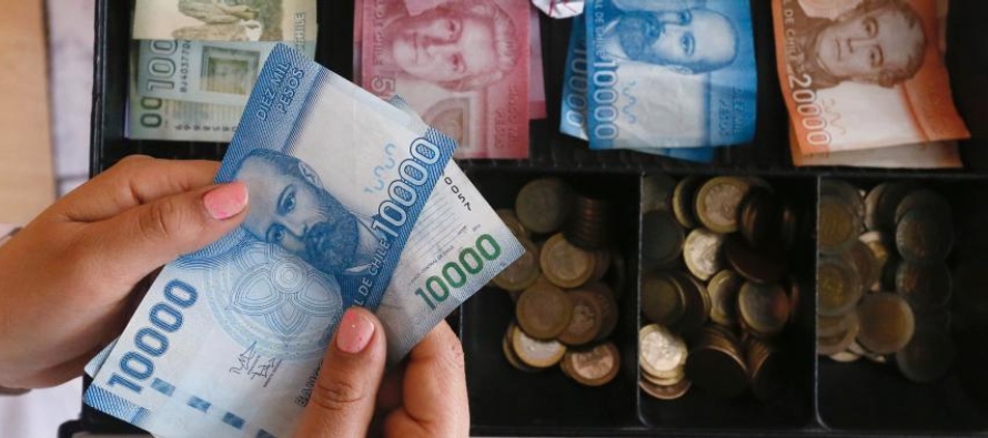 La moneda colombiana cerró con caída de un 0,41% tras dos días de alzas, al...