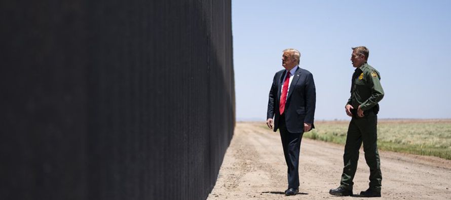 La organización We Build the Wall (Nosotros Construimos el Muro) comenzó su...