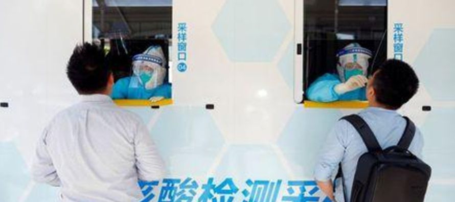 Muchas partes de Asia, el primer continente en sufrir brotes del nuevo coronavirus, están...