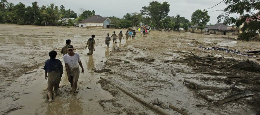 Las inundaciones afectaron a más de 4,000 residentes de seis subdistritos en Luwu...