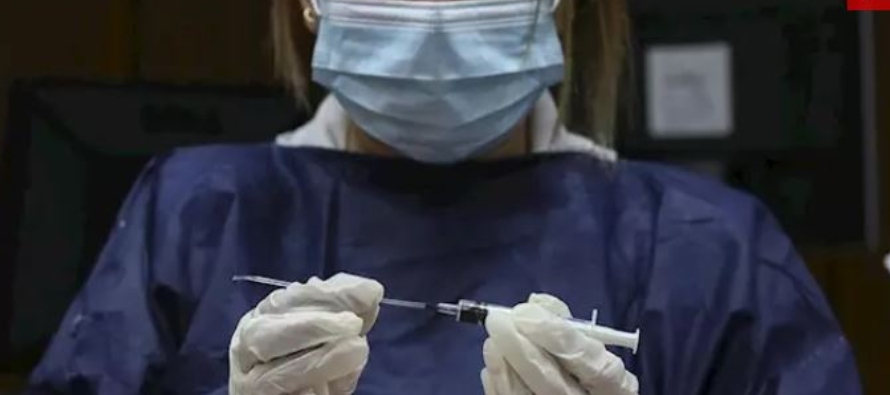 Según la Organización Mundial de la Salud (OMS), unas 300 vacunas contra el...