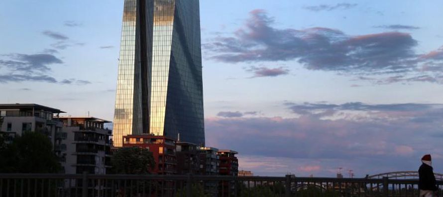 El BCE ya está comprando cantidades récord de deuda para mantener bajo el costo del...