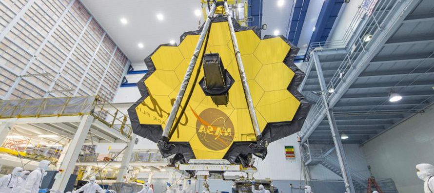 Los responsables anunciaron el jueves que el lanzamiento del Telescopio Espacial James Webb...