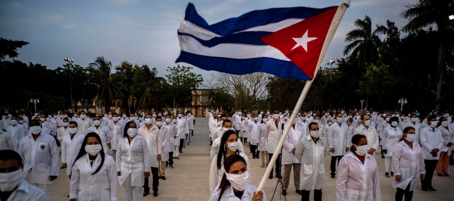 Alrededor de 30,000 profesionales de la salud, tradicionalmente la joya de la corona de Cuba,...