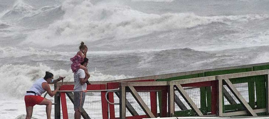El primer huracán de la temporada de ciclones del Atlántico tocó tierra dos...