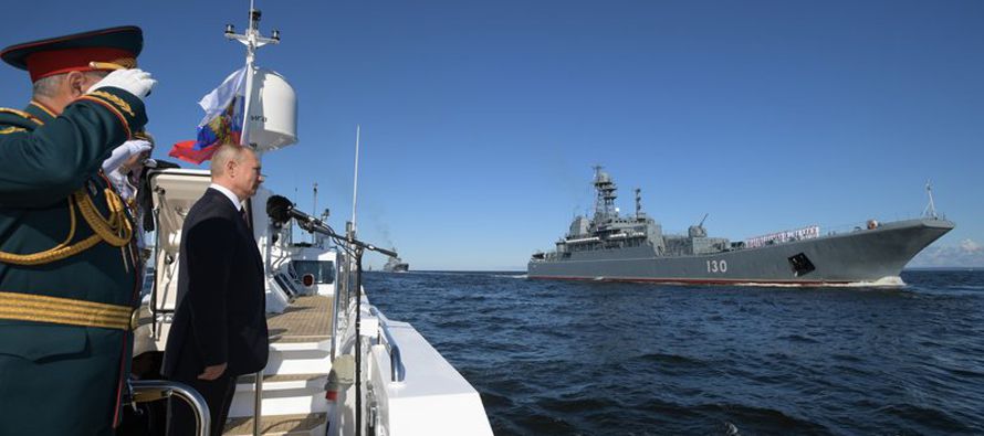 El presidente de Rusia, Vladimir Putin, dijo el domingo que la Armada rusa tendrá 40...