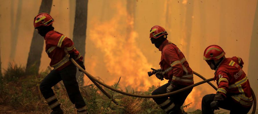 Portugal mira con gran preocupación a los incendios forestales después de que dos...