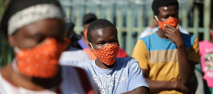 La nación sudafricana acumula ahora 452.529 infectados y 7.067 decesos, más de la...