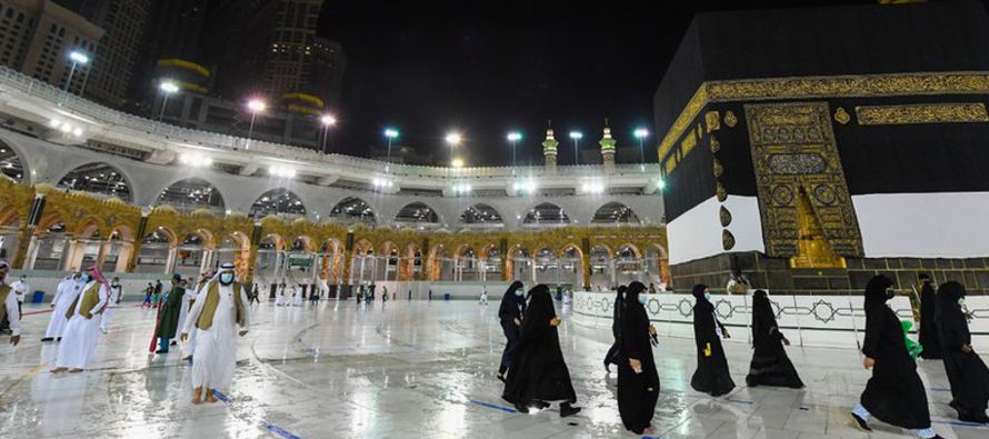 Por primera vez en casi un siglo, el gobierno saudí prohibió la entrada de musulmanes...