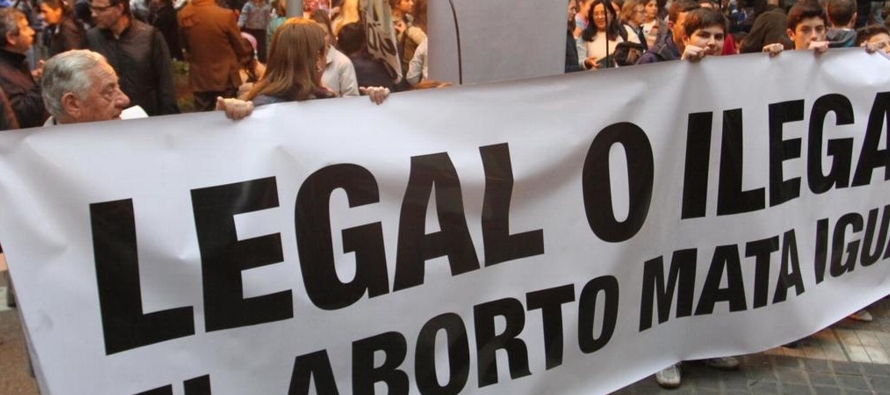 En algunos estados de México la mujer puede abortar hasta las 12 semanas de embarazo, entre...