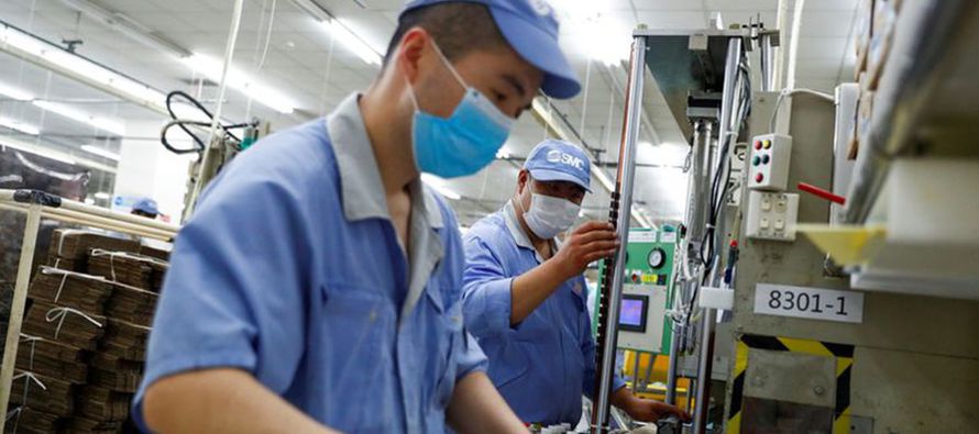 En China, la actividad manufacturera se expandió al ritmo más rápido en casi...