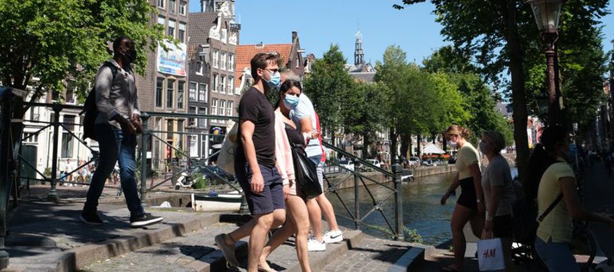 Ámsterdam ordenó el uso de los cubrebocas en la zona roja y en concurridas calles...