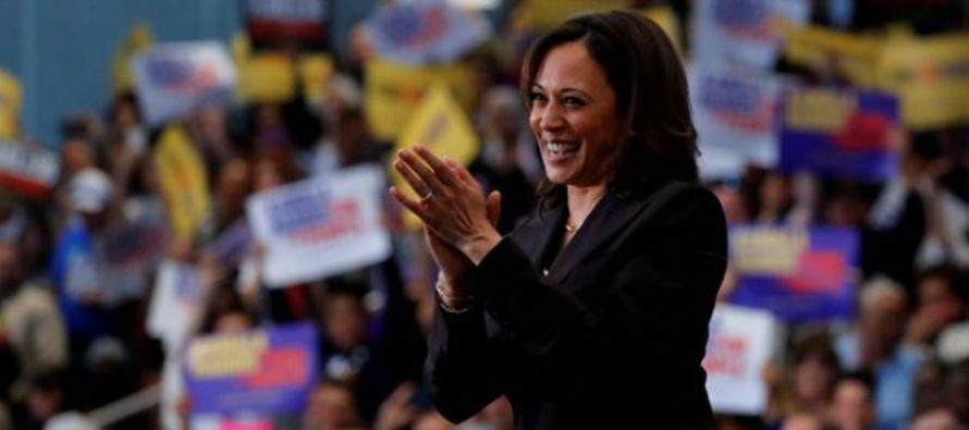 Harris, una senadora estadounidense de 55 años de California, fue elegida por el candidato...