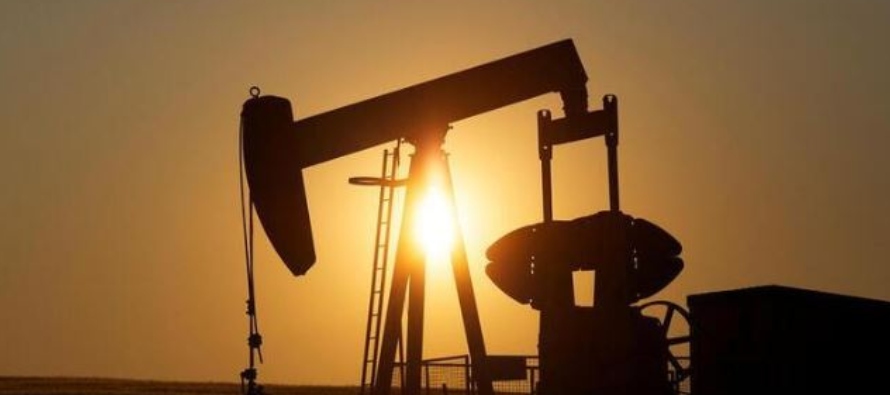El petróleo Brent bajó 16 centavos a 44,80 dólares por barril y los futuros de...