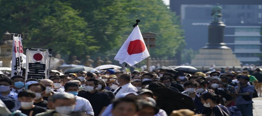 Japón conmemoró el sábado el 75to aniversario de su rendición en la...
