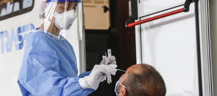 El número de casos de coronavirus diarios en Italia cayó por segundo día...