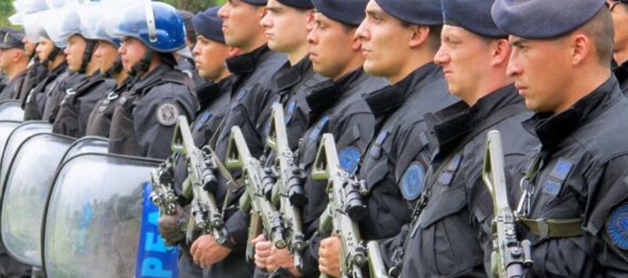 Cinco gendarmes y un agente de la policía federal fueron separados de las fuerzas.