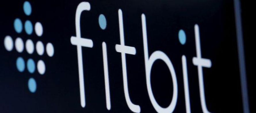 El Fitbit Sense, que cuesta 329 dólares, sustituye al Ionic como el reloj inteligente...