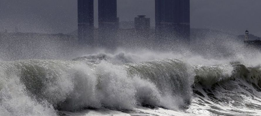 El servicio meteorológico surcoreano dijo que el tifón empezará a afectar el...