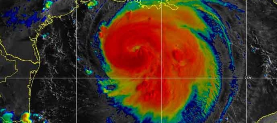 El ciclón también amenaza los principales centros de refinación de...
