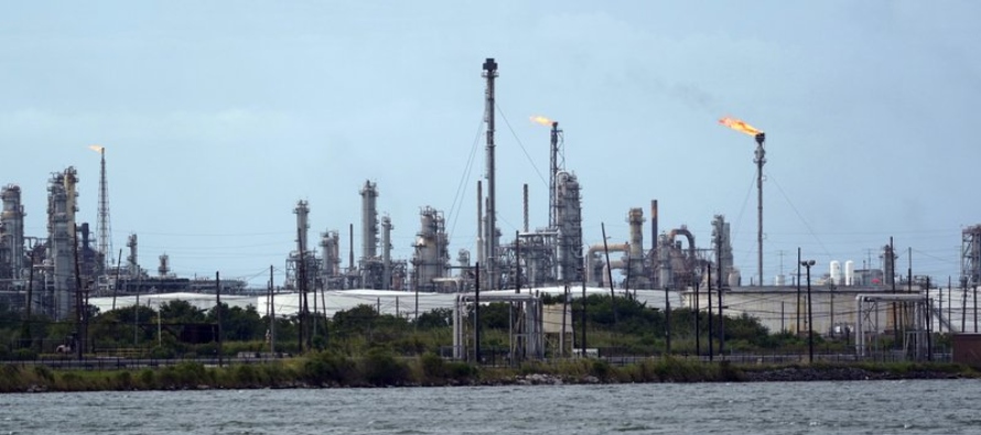 Casi la mitad de las plataformas de petróleo y gas en el Golfo de México —cerca...