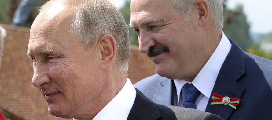 Putin dijo que Lukashenko le ha pedido que prepare un contingente policial ruso para enviarlo a...