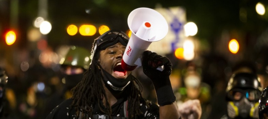 Portland se ha visto afectada por protestas nocturnas durante casi tres meses desde el asesinato de...