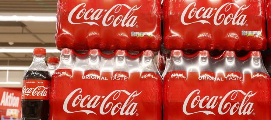 Coca-Cola informó el mes pasado una caída del 28% en las ventas en el trimestre...