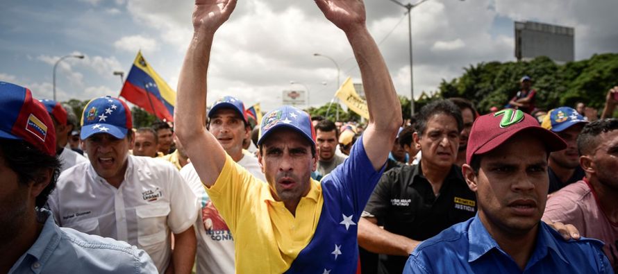 Capriles (Caracas, 48 años) consumó su ofensiva y se abrió a participar en las...