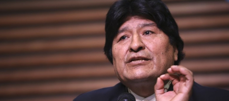 Morales fue el primer presidente indígena del país y mantiene una poderosa influencia...