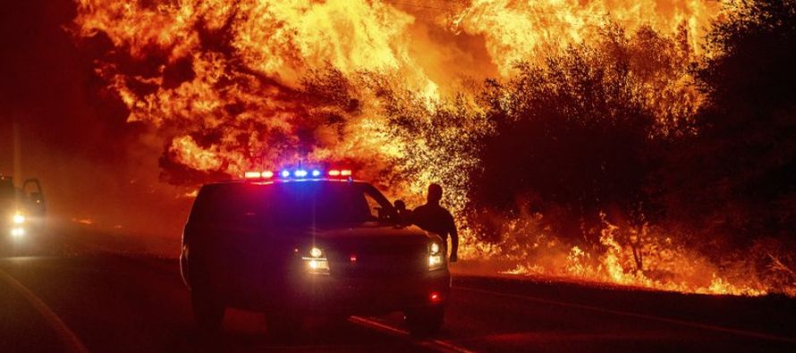 El incendio al noreste de San Francisco amenaza a diversas comunidades. Atizado por los fuertes...
