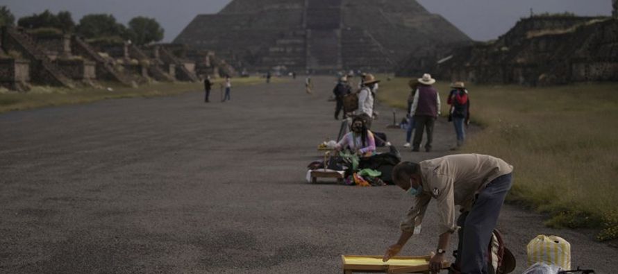 En el sitio arqueológico más visitado del país, las pirámides de...