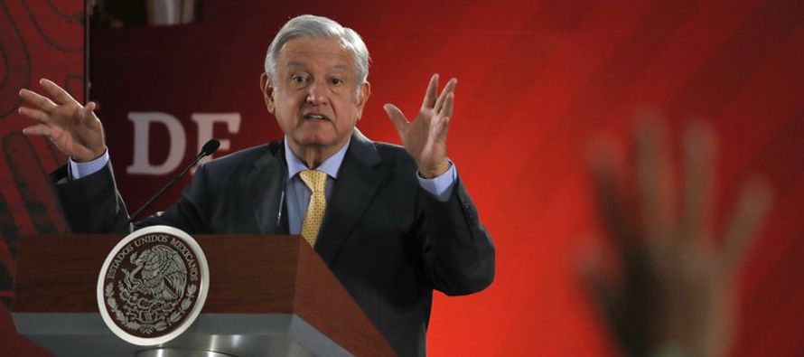 López Obrador ve la consulta nacional como un mecanismo para concretar sus acusaciones de...