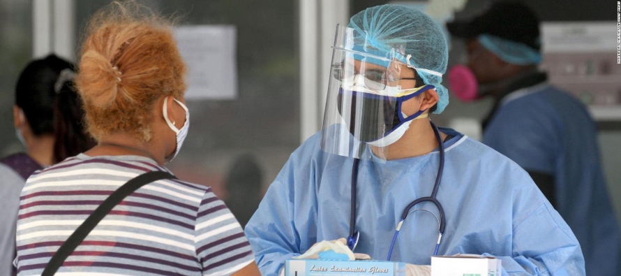 En Ecuador hay unos 3,500 médicos generales que estudian alguna especialidad, de los cuales...