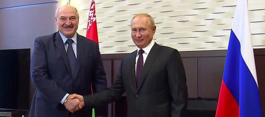 Durante una conversación en Minsk con el ministro de Defensa ruso, Sergei Shoigu, Lukashenko...