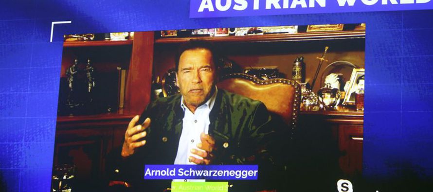 Schwarzenegger pidió a los gobiernos que no “inviertan en el pasado” y...