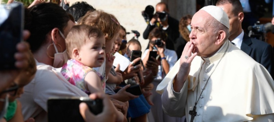 Catequesis cuidadoEn su discurso en italiano, el Papa, continuando el ciclo “Sanar el...