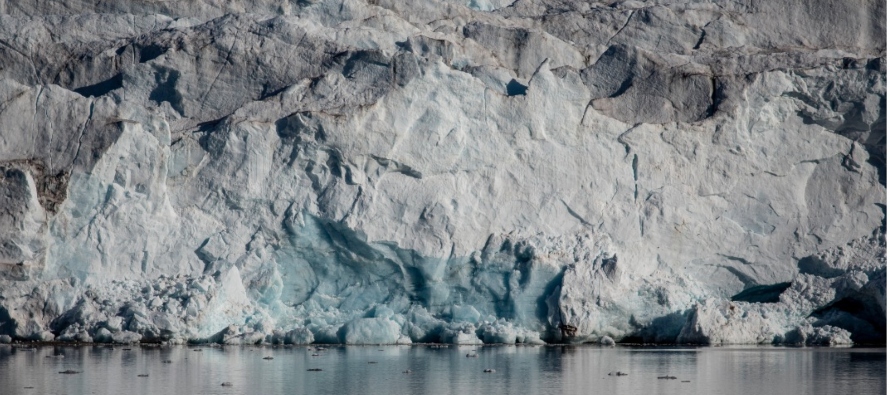 El casquete polar ártico es la capa de hielo que se forma en el mar en esas altas latitudes...