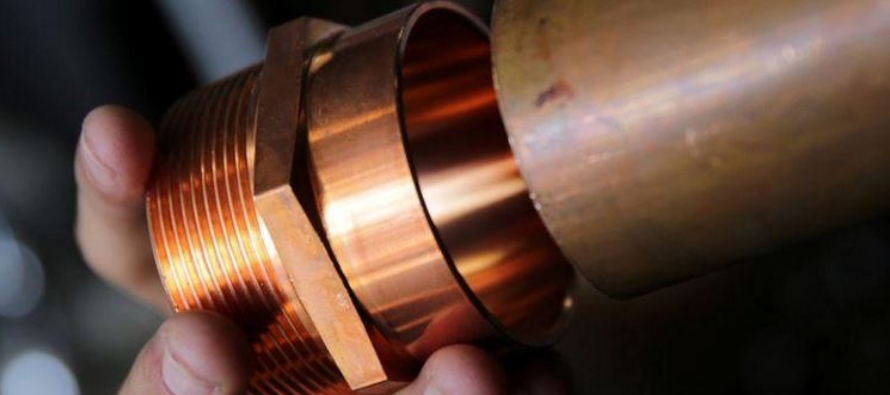 A las 1600 GMT, el cobre a tres meses en la Bolsa de Metales de Londres (LME) subía un 1,3%...