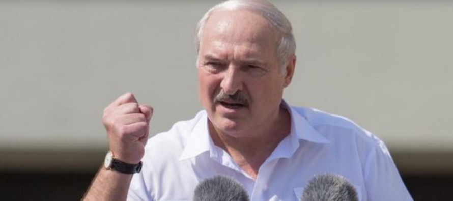 Un político de la oposición, Pavel Latushko, dijo que la investidura era como una...