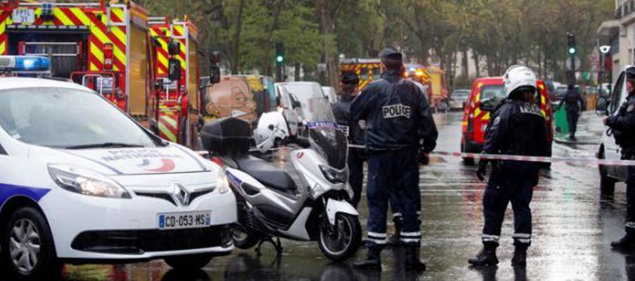 Una fuente de la Policía de París dijo que uno de los sospechosos arrestados era...