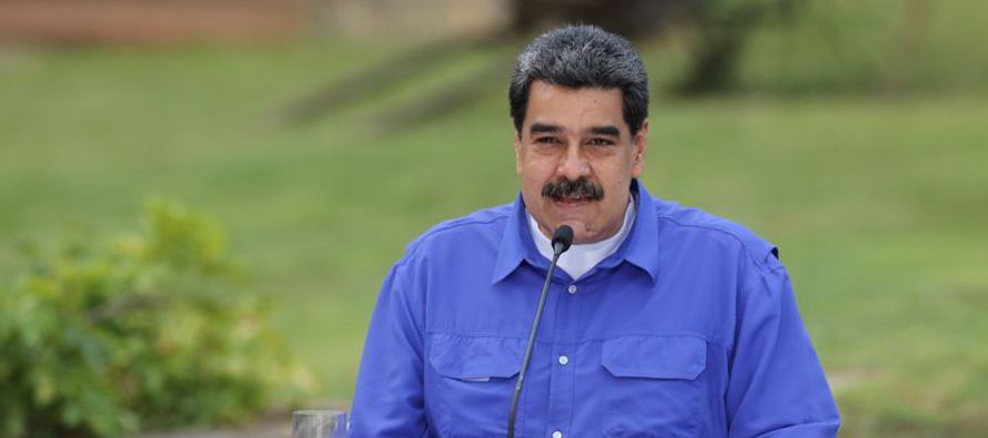 La propuesta legal que Maduro entregó el martes a la oficialista Asamblea Nacional...