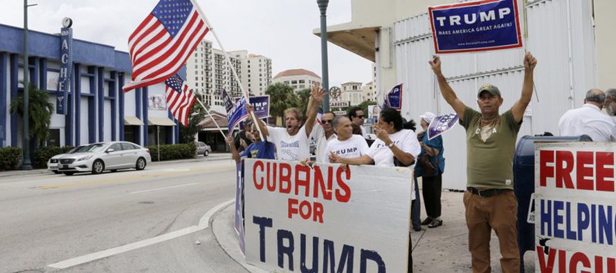 La encuesta Cuba Poll, que se realiza desde 1991, muestra que el 66% de los cubanos-estadounidenses...
