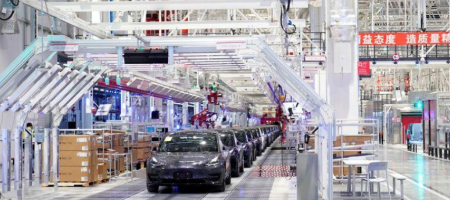 La producción total de Tesla en el trimestre aumentó un 76% a 145.036...