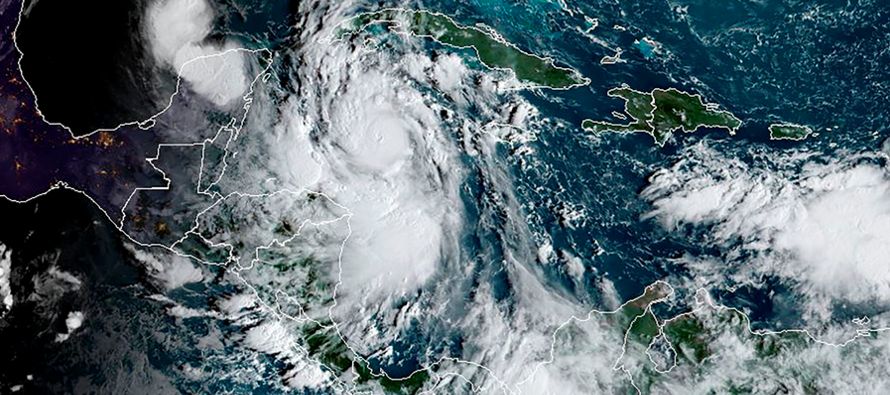 Delta amenaza con golpear la península de Yucatán este miércoles por la...
