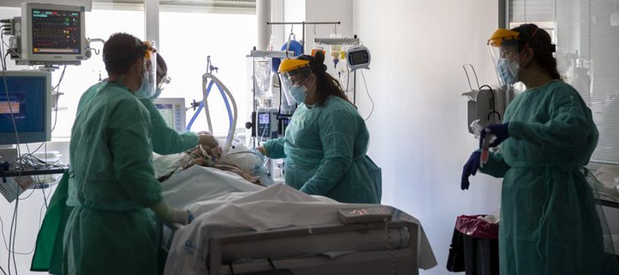 Los hospitales y sus trabajadores han vuelto a ser exigidos al máximo en Madrid, donde el...
