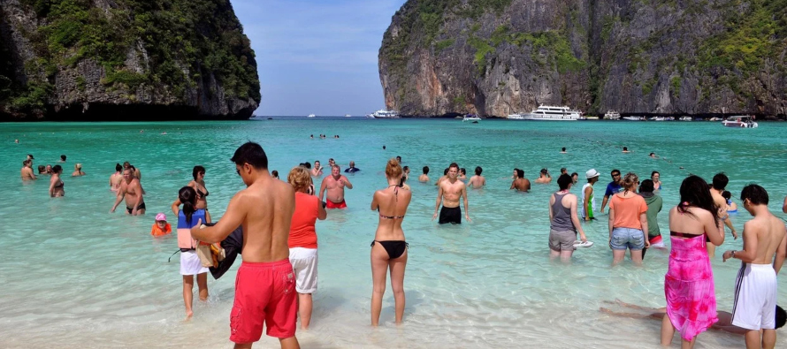El turismo genera el 80% de los ingresos económicos de la isla y da empleo a más de...