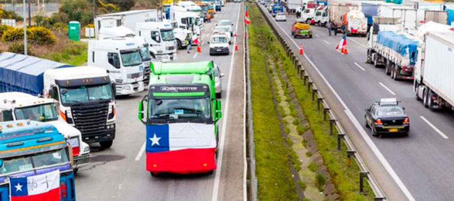 Los camioneros realizaron un paro en el país hace poco más de un mes para exigir...